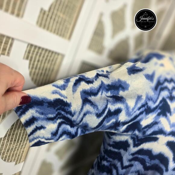 Chico's Blue & White Ombre Flame Stitch Short Dolman Sleeve Sweater Size 0=S/4 - Picture 6 of 10